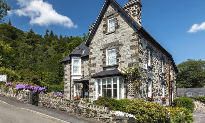 Garth Dderwen Guest House